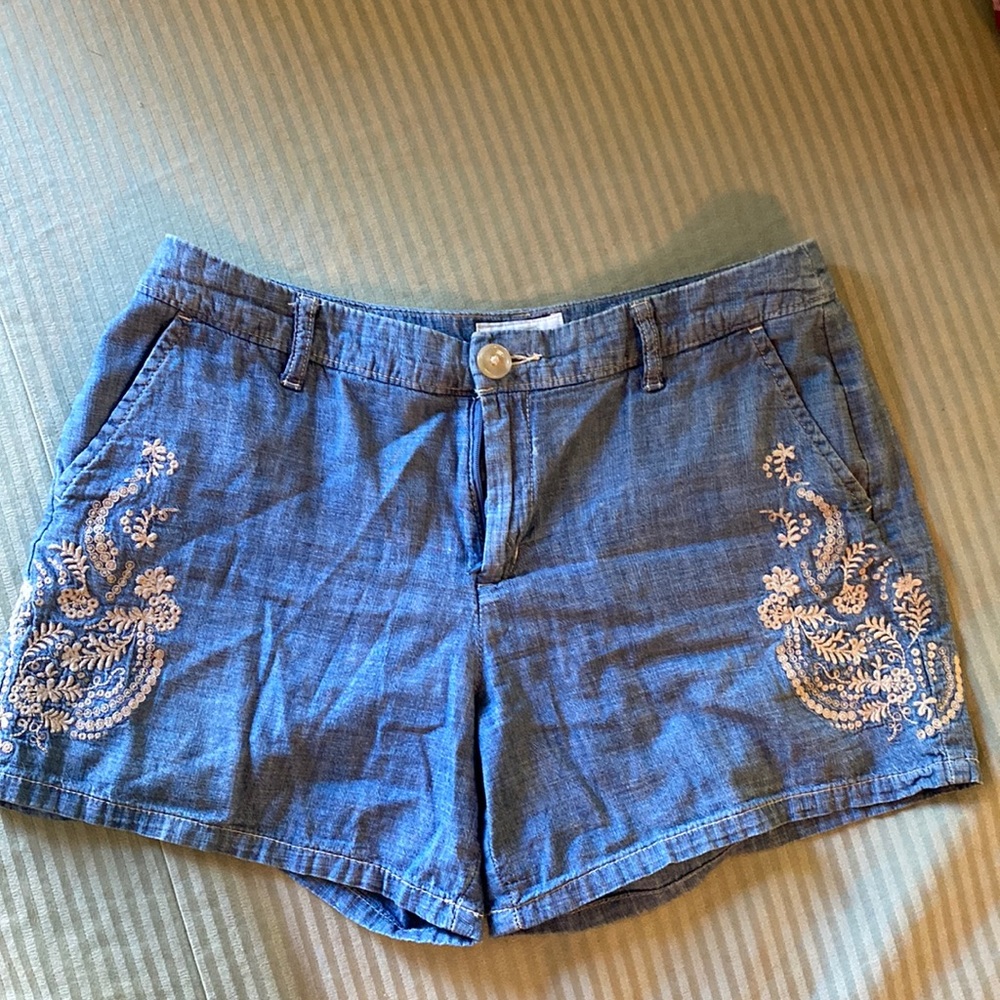 Liz Claiborne denim 5 inch inseam shorts, embroidered details.  Medium Wash